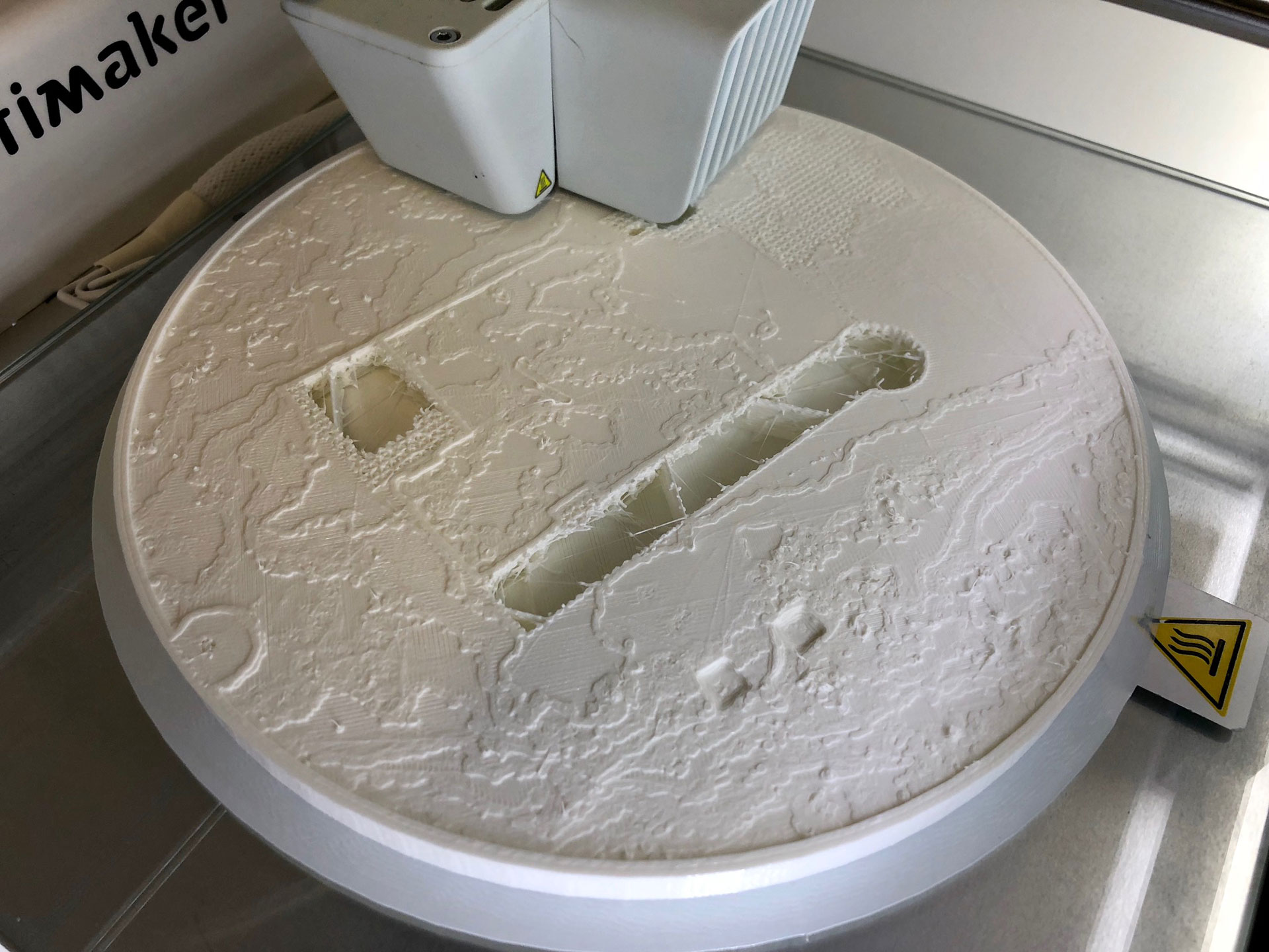 Floating Cross Sections – AR for Information Visualisation